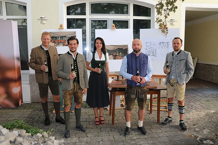 Paulaner Geschäftsführer Andreas Steinfatt (li.) bei der Vorstellung des "Herrschaftszeiten. Das Paulander im Tal" Wirtequartetts Constantino Medde, Nadja van Mark, Sebastian "Early Erlenmaier und Mitja Lafere (©Foto: Martin Schmitz)